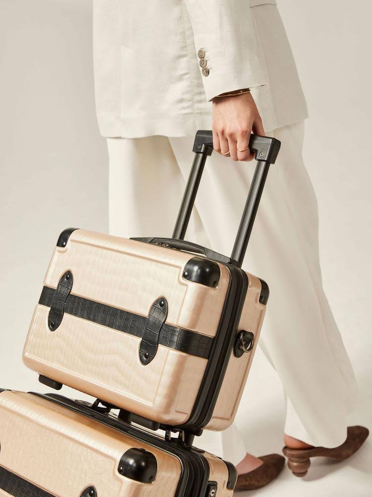 Nude Vanity Case K14545