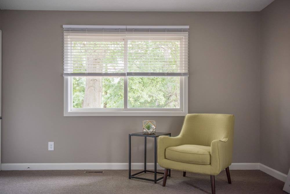 Cordless Faux Wood Room Darkening Blinds M95675
