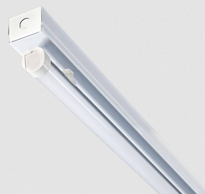 4-ft 18W LED Narrow Body Strip Light, 2340 lm, 120V-277V, 3500K, White R8905